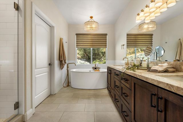 11120 Shadow Ct, Auburn, CA 95602