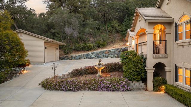 11120 Shadow Ct, Auburn, CA 95602