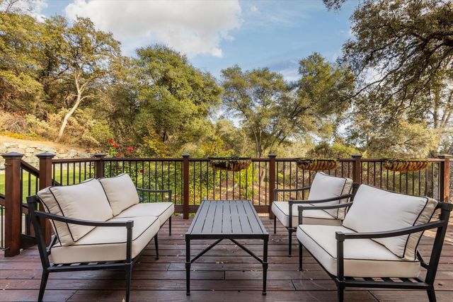 11120 Shadow Ct, Auburn, CA 95602
