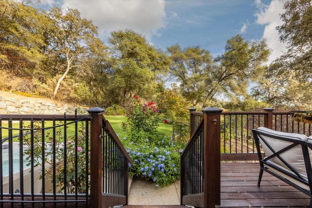11120 Shadow Ct, Auburn, CA 95602