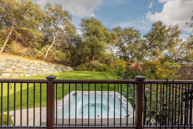 11120 Shadow Ct, Auburn, CA 95602