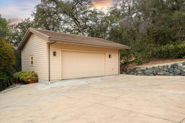 11120 Shadow Ct, Auburn, CA 95602