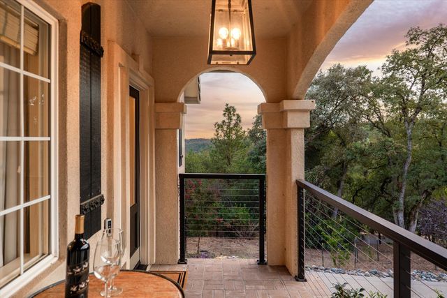 11120 Shadow Ct, Auburn, CA 95602