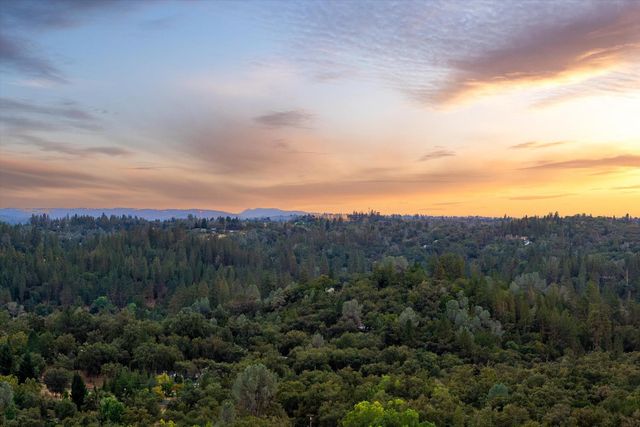 11120 Shadow Ct, Auburn, CA 95602