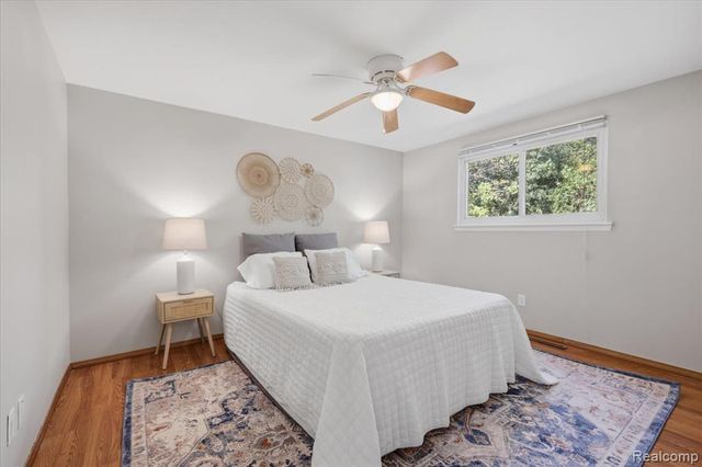1408 Laurel Valley Drive, Waterford, MI 48327
