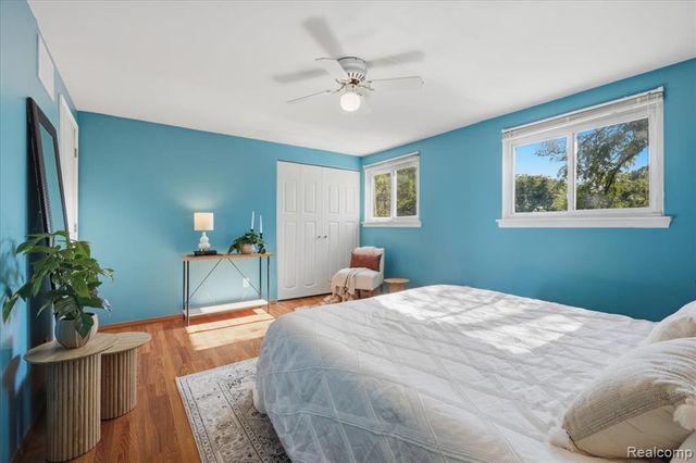 1408 Laurel Valley Drive, Waterford, MI 48327