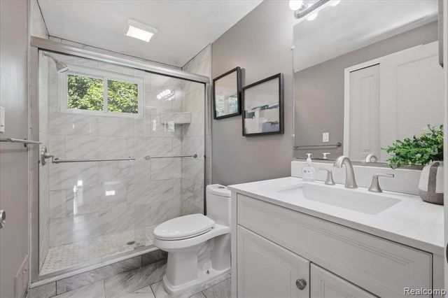 1408 Laurel Valley Drive, Waterford, MI 48327
