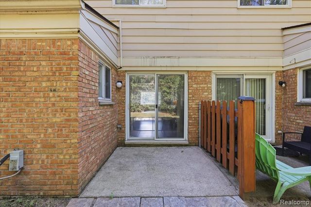 1408 Laurel Valley Drive, Waterford, MI 48327