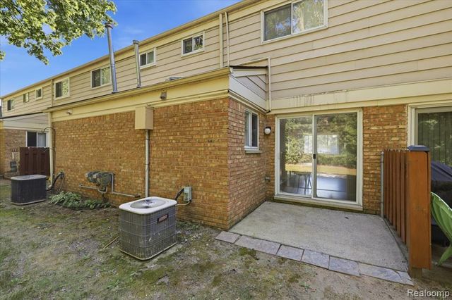 1408 Laurel Valley Drive, Waterford, MI 48327