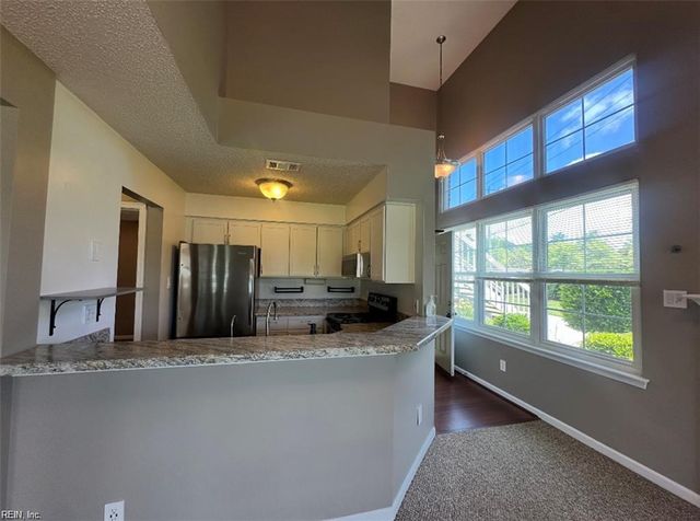 4044 Laurel Green CIR, Virginia Beach, VA 23456