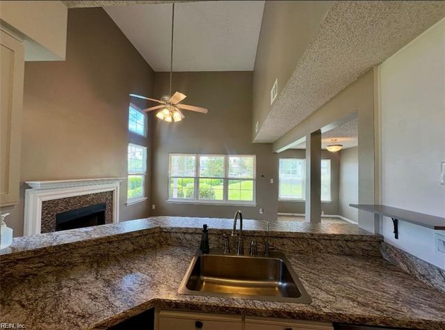4044 Laurel Green CIR, Virginia Beach, VA 23456