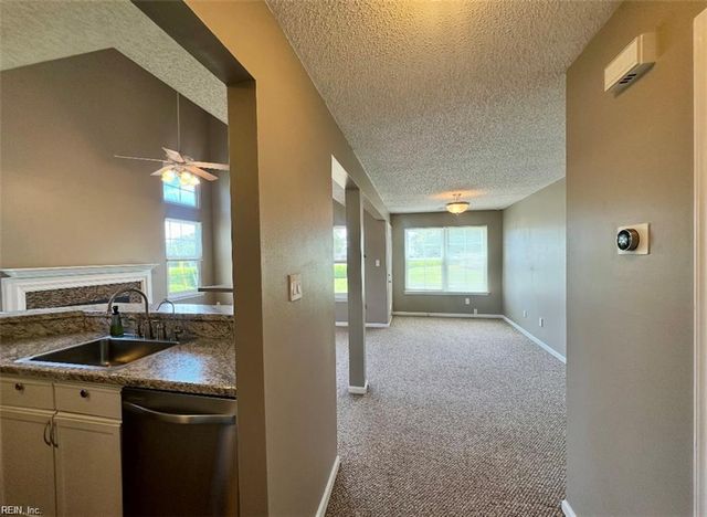 4044 Laurel Green CIR, Virginia Beach, VA 23456