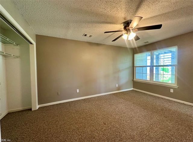 4044 Laurel Green CIR, Virginia Beach, VA 23456