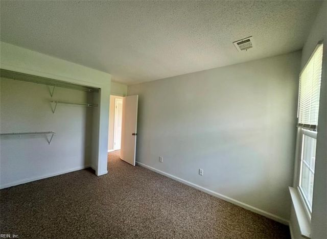 4044 Laurel Green CIR, Virginia Beach, VA 23456