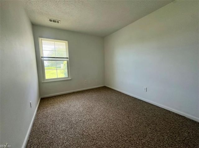 4044 Laurel Green CIR, Virginia Beach, VA 23456