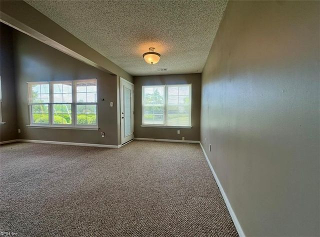 4044 Laurel Green CIR, Virginia Beach, VA 23456