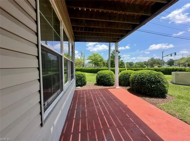 4044 Laurel Green CIR, Virginia Beach, VA 23456