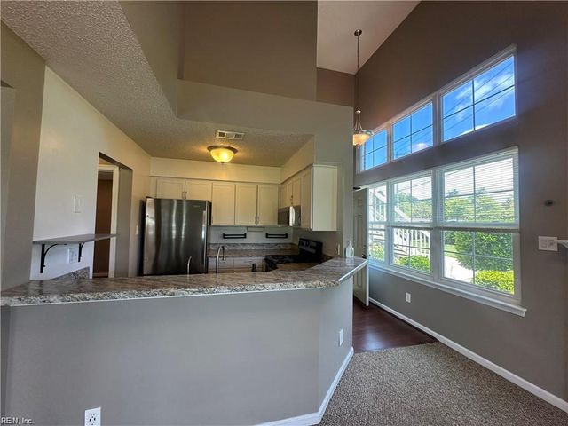 4044 Laurel Green CIR, Virginia Beach, VA 23456