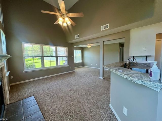 4044 Laurel Green CIR, Virginia Beach, VA 23456
