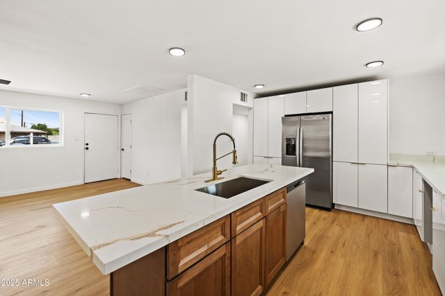 2201 N 29TH Place, Phoenix, AZ 85008