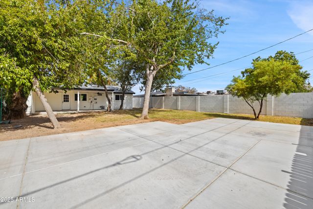 2201 N 29TH Place, Phoenix, AZ 85008