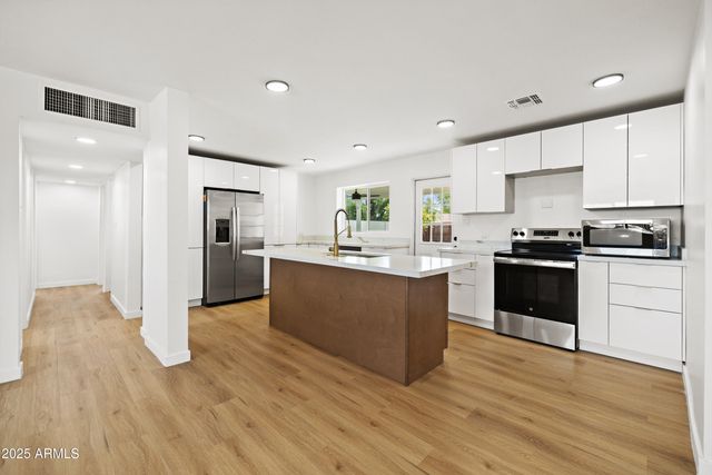 2201 N 29TH Place, Phoenix, AZ 85008