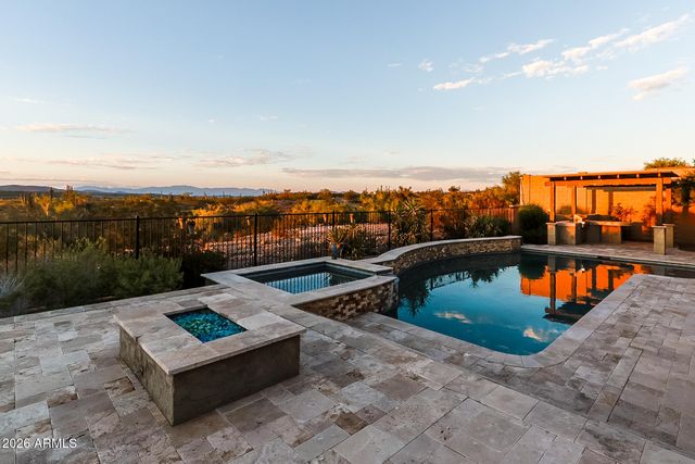 10058 W WHITE FEATHER Lane, Peoria, AZ 85383