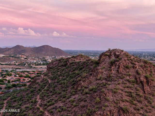 10058 W WHITE FEATHER Lane, Peoria, AZ 85383