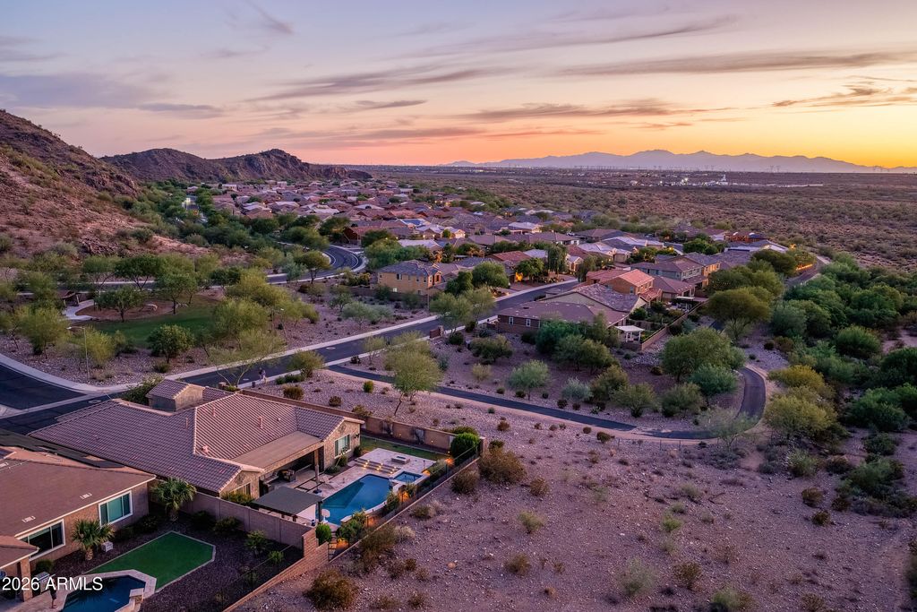 10058 W WHITE FEATHER Lane, Peoria, AZ 85383 — photo 4