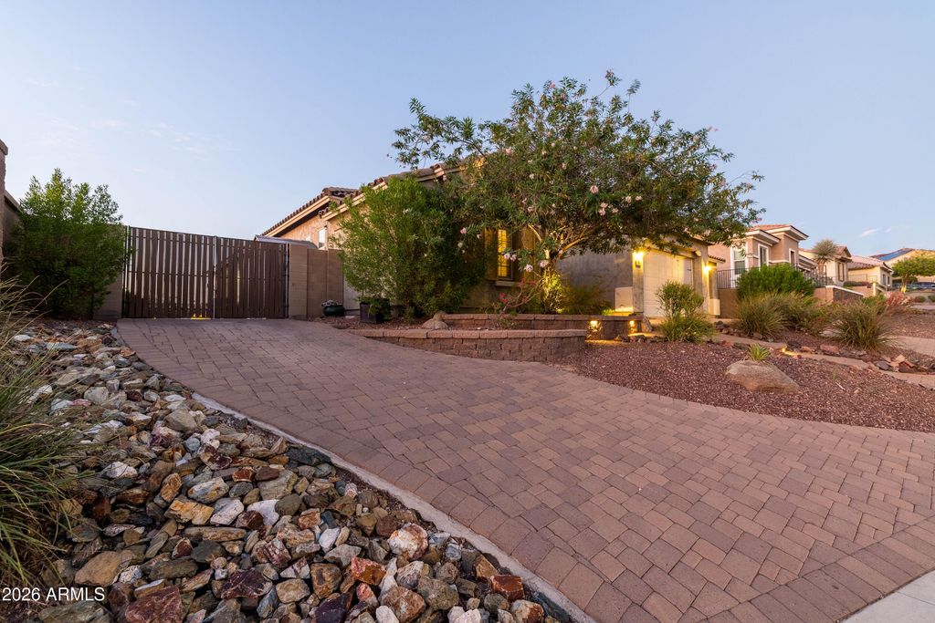10058 W WHITE FEATHER Lane, Peoria, AZ 85383 — photo 5