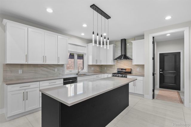20249 Beacon Way, Northville, MI 48167