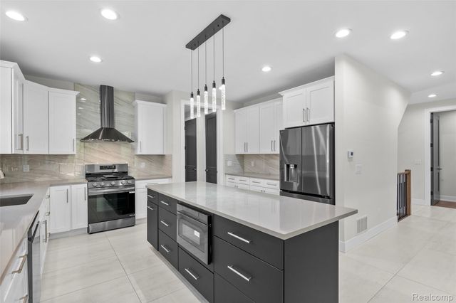 20249 Beacon Way, Northville, MI 48167