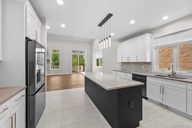 20249 Beacon Way, Northville, MI 48167