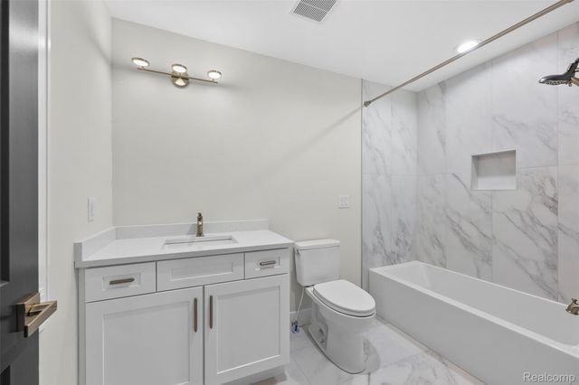 20249 Beacon Way, Northville, MI 48167