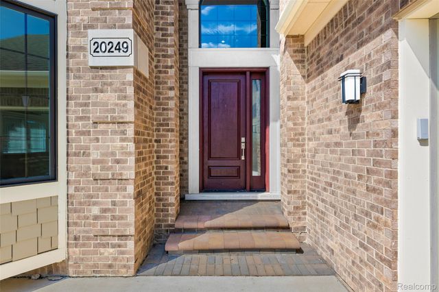 20249 Beacon Way, Northville, MI 48167