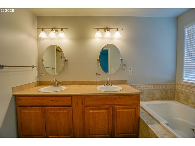 9819 Ne 86TH St, Vancouver, WA 98662