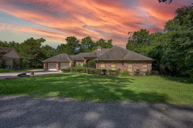 13777 Parkway Manor Drive, Willis, TX 77318