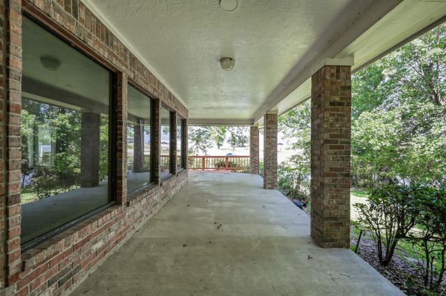 13777 Parkway Manor Drive, Willis, TX 77318