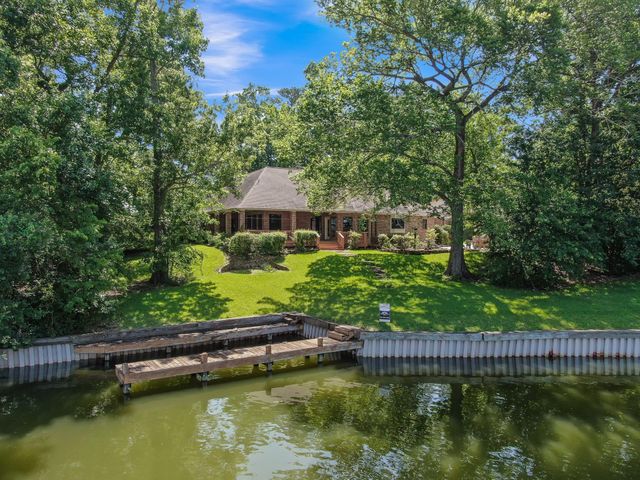 13777 Parkway Manor Drive, Willis, TX 77318