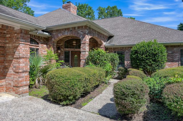 13777 Parkway Manor Drive, Willis, TX 77318