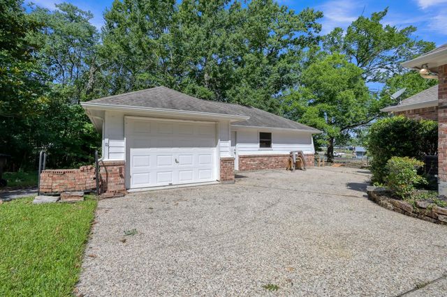 13777 Parkway Manor Drive, Willis, TX 77318