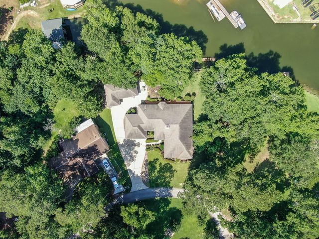 13777 Parkway Manor Drive, Willis, TX 77318