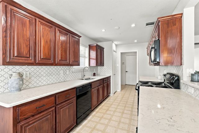 2325 Wakecrest Drive, Fort Worth, TX 76108