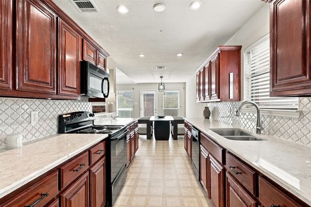 2325 Wakecrest Drive, Fort Worth, TX 76108