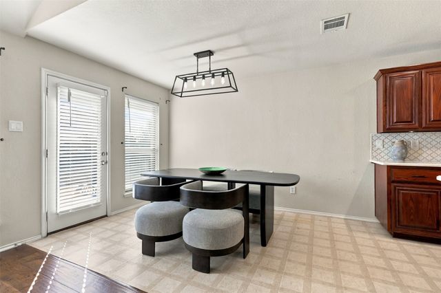 2325 Wakecrest Drive, Fort Worth, TX 76108