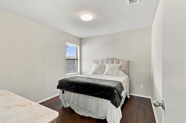 2325 Wakecrest Drive, Fort Worth, TX 76108