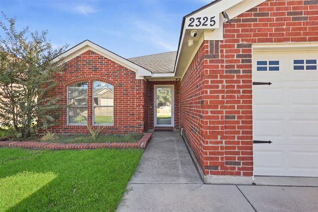2325 Wakecrest Drive, Fort Worth, TX 76108