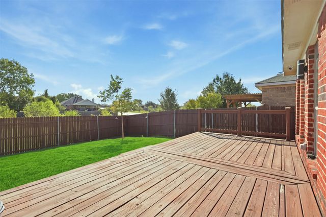 2325 Wakecrest Drive, Fort Worth, TX 76108
