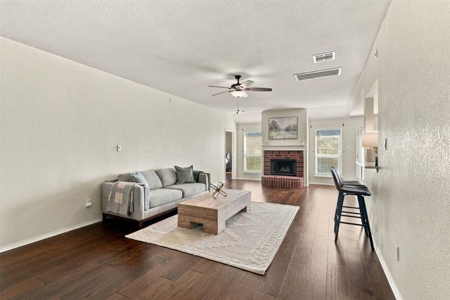 2325 Wakecrest Drive, Fort Worth, TX 76108