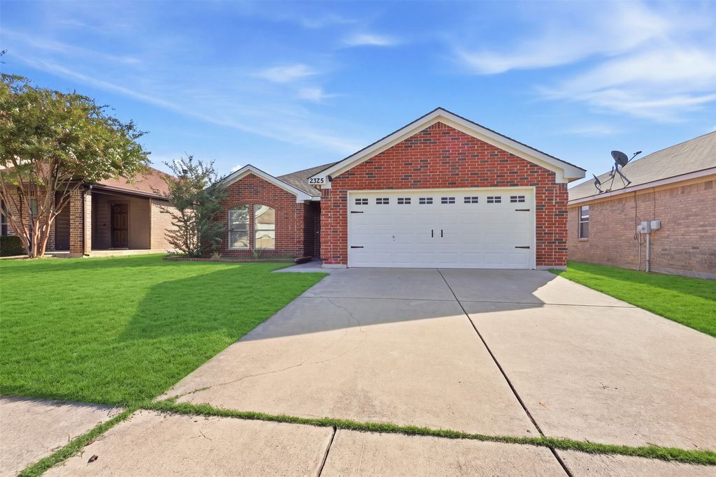 2325 Wakecrest Drive, Fort Worth, TX 76108